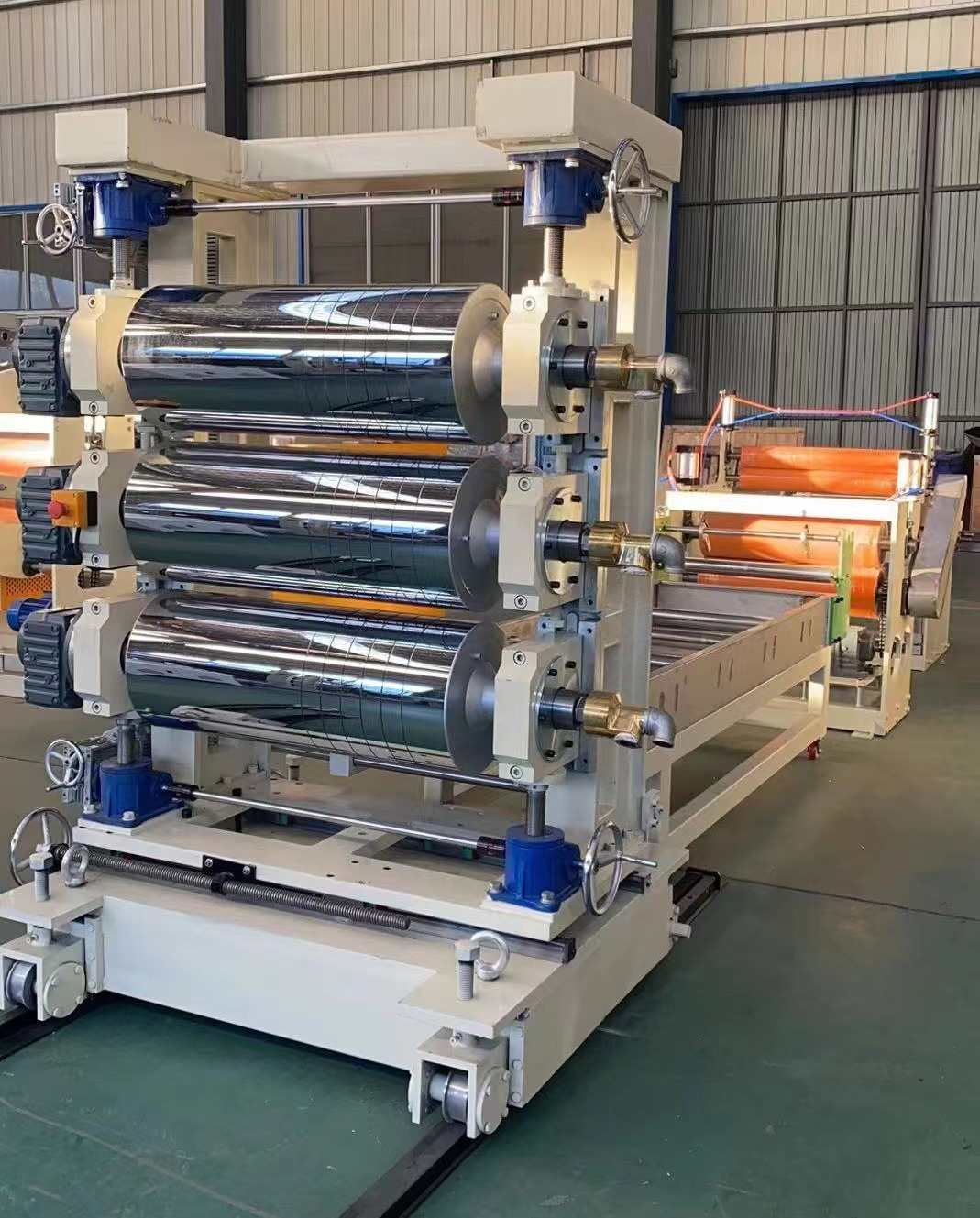 Hvad er en Soft Door Curtain Machine?