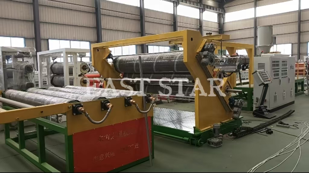 2,4 meter gødningsbælteproduktionslinje installeret og klar til emballering