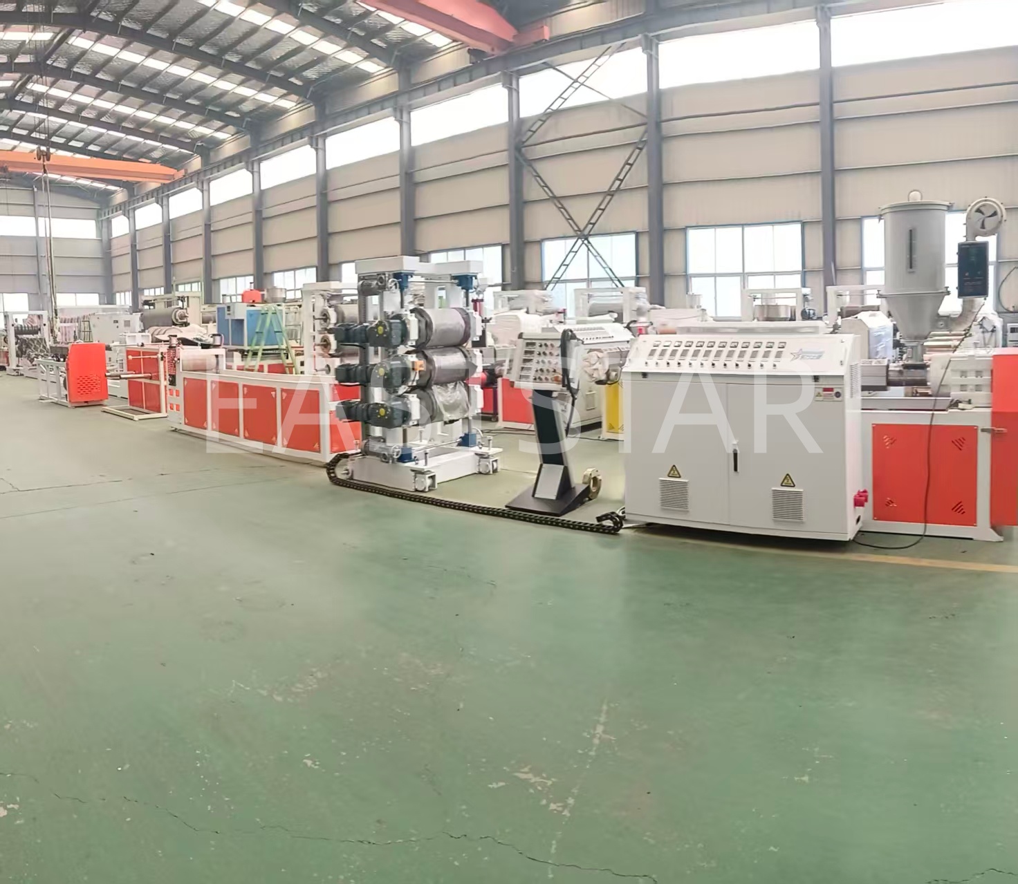 EASTSTR fremmer POK-pladeproduktion med innovativ højtydende ekstruderingslinje